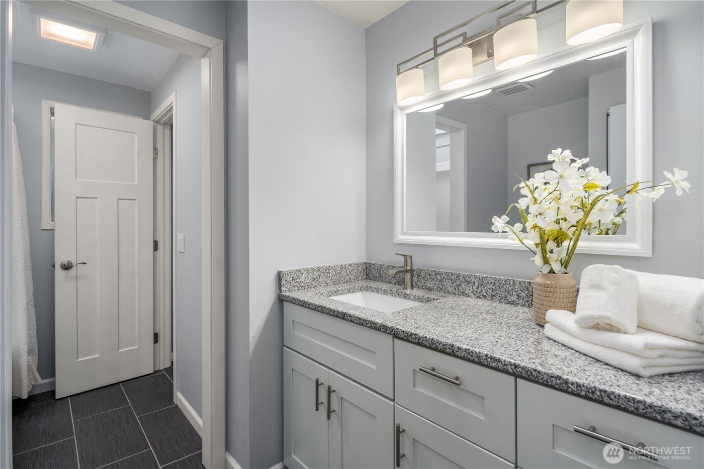 21239 NE 10th Place , Sammamish, WA 98074-6732