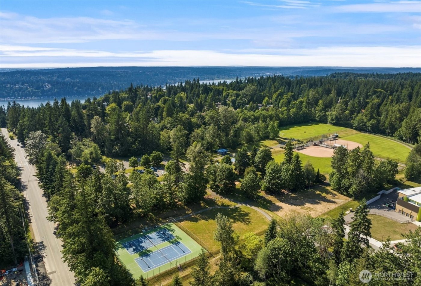 21239 NE 10th Place , Sammamish, WA 98074-6732