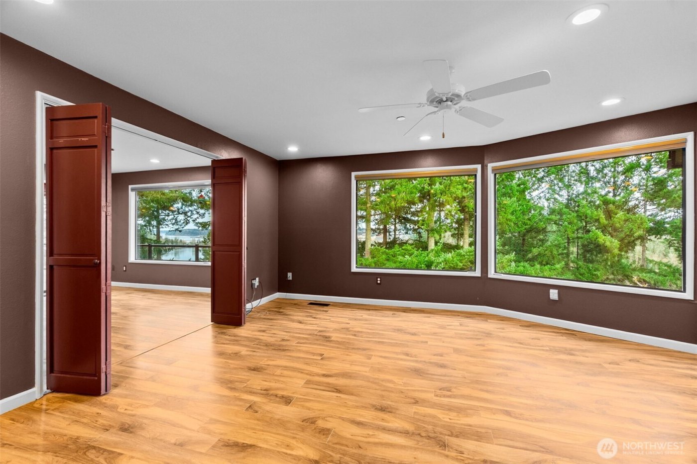 1406 Evergreen Park Lane SW, Olympia, WA 98502