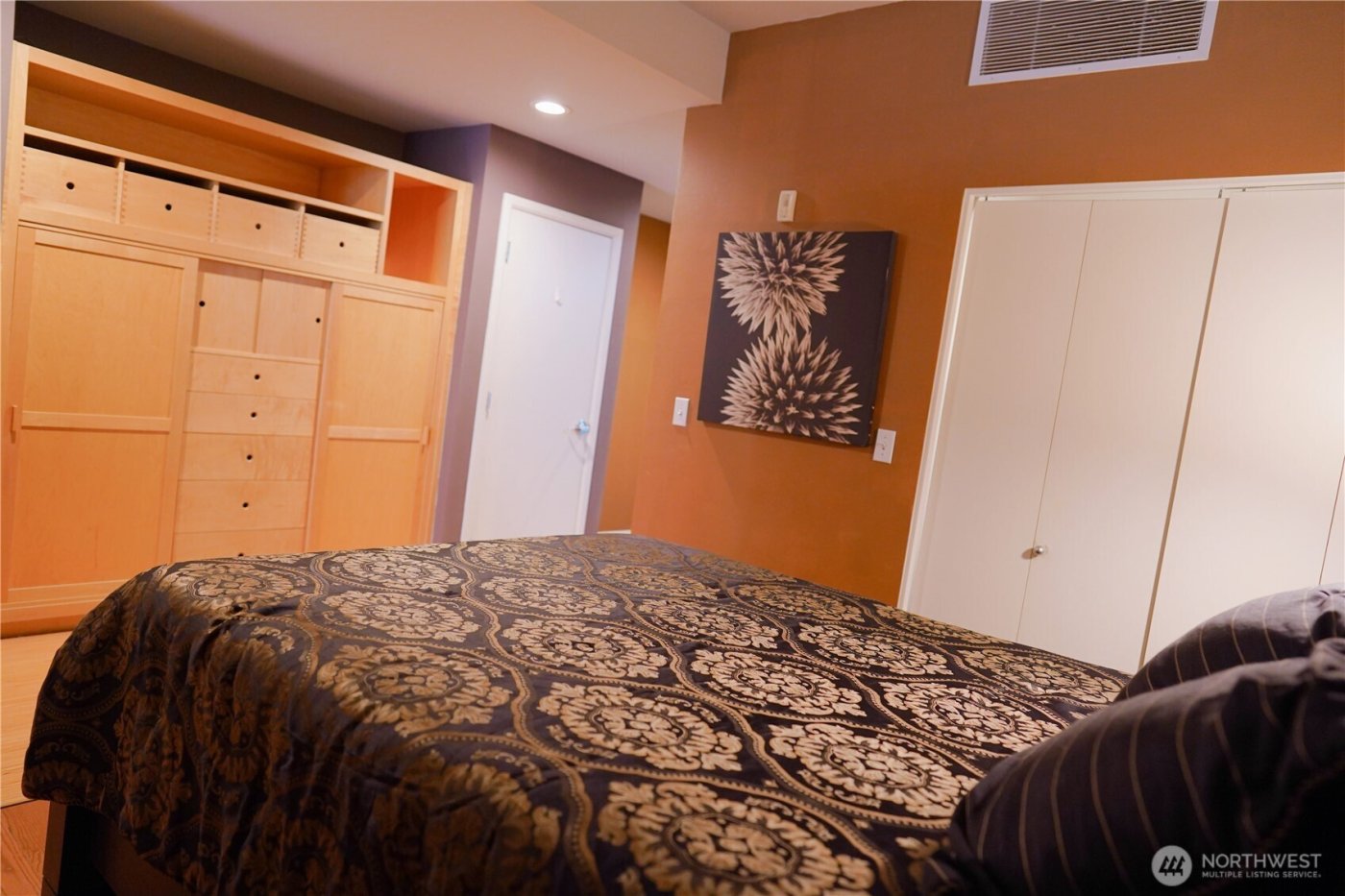 17 W Mercer Street #207, Seattle, WA 98119