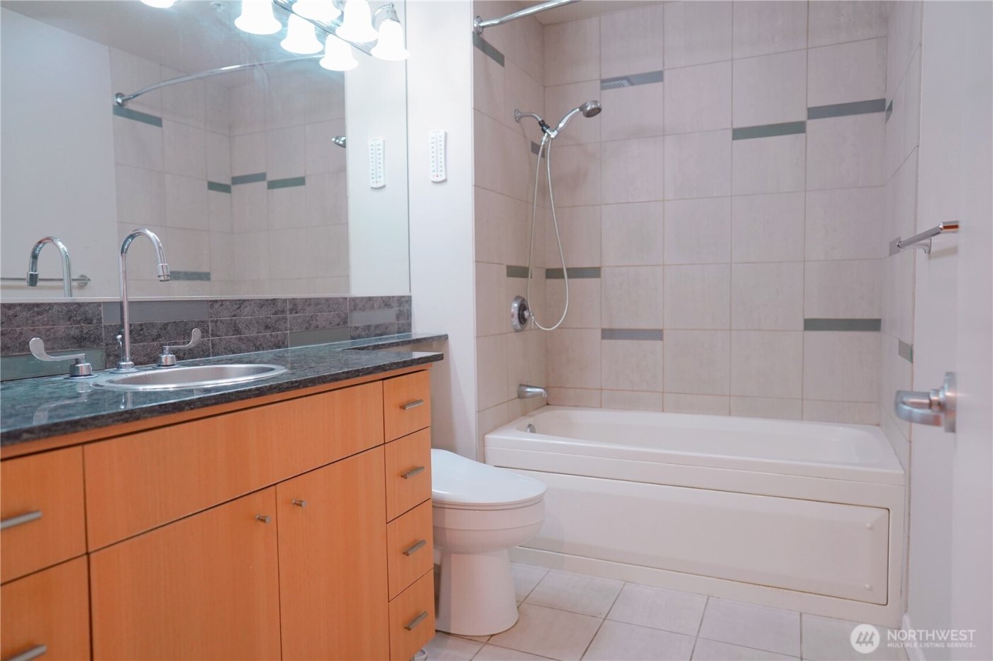 17 W Mercer Street #207, Seattle, WA 98119