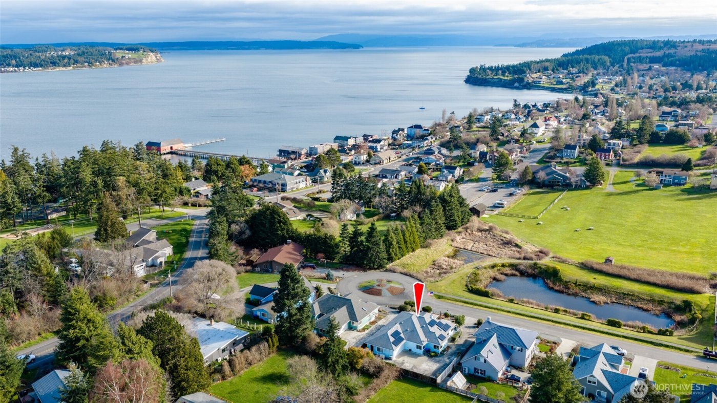 802 NW Krueger Street , Coupeville, WA 98239