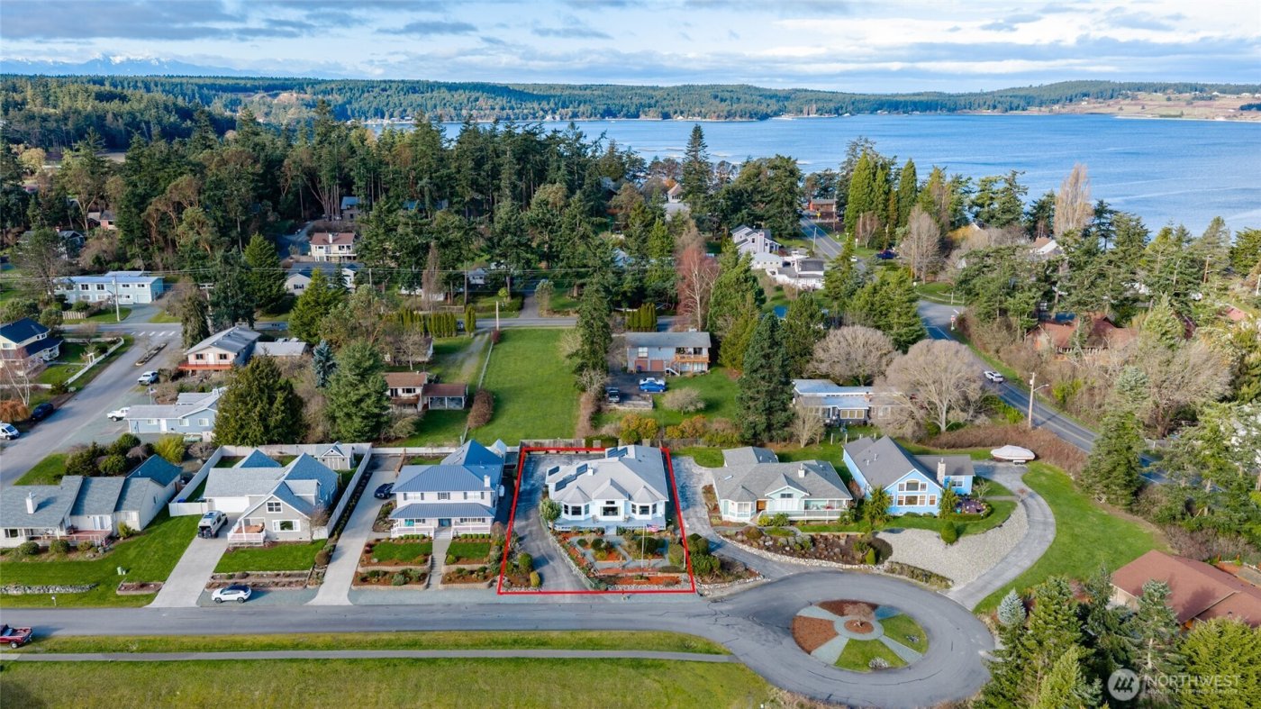 802 NW Krueger Street , Coupeville, WA 98239