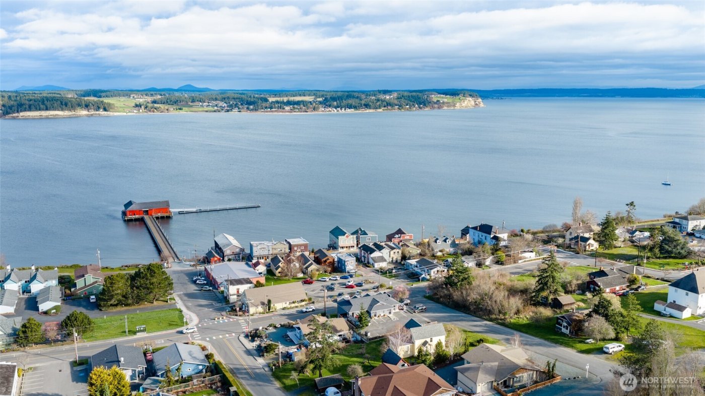 802 NW Krueger Street , Coupeville, WA 98239