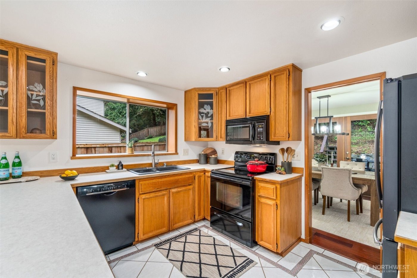 21007 Pioneer Way , Edmonds, WA 98026