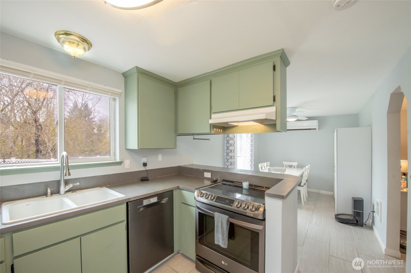 4348 E E Street , Tacoma, WA 98404