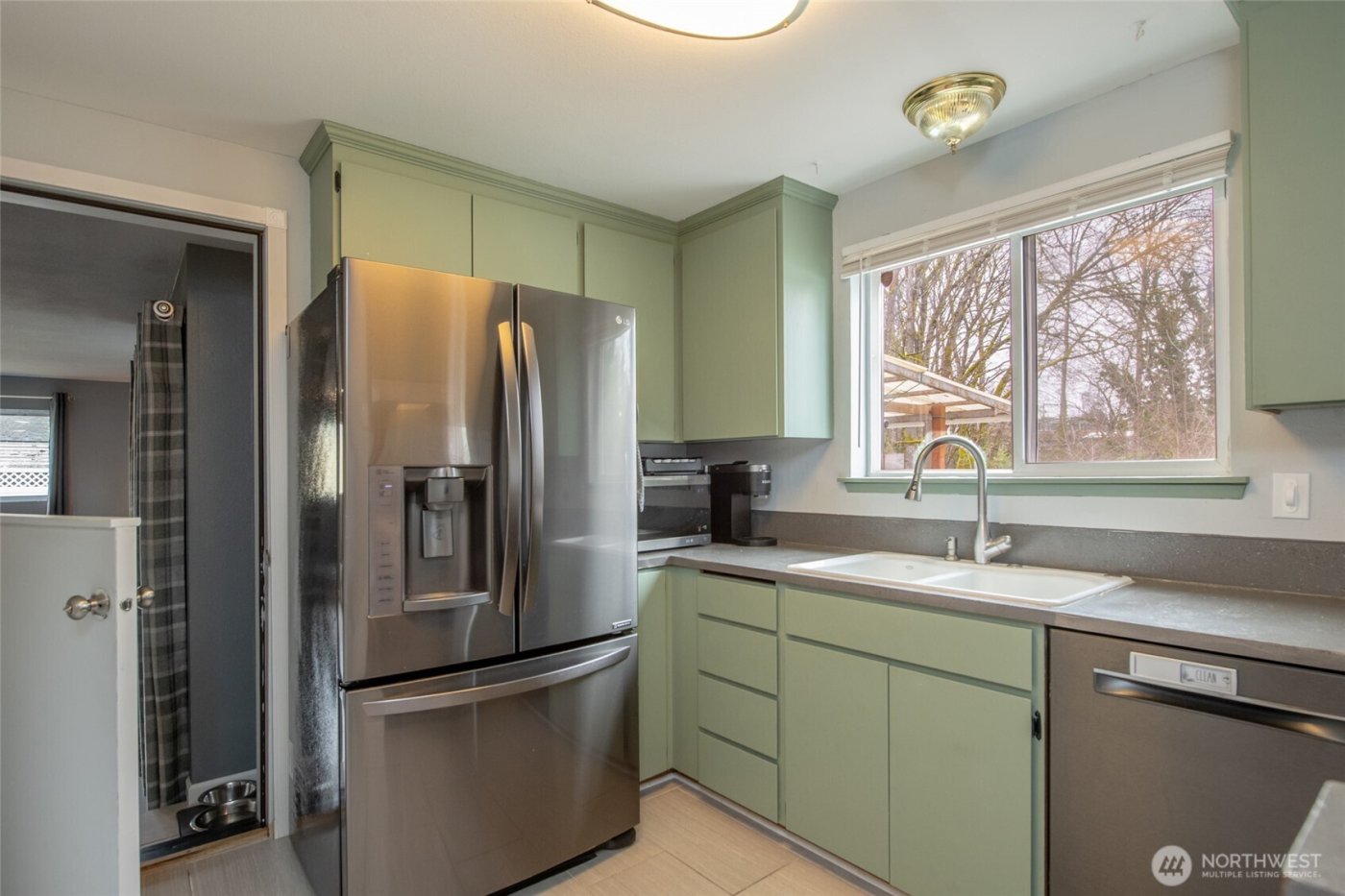 4348 E E Street , Tacoma, WA 98404