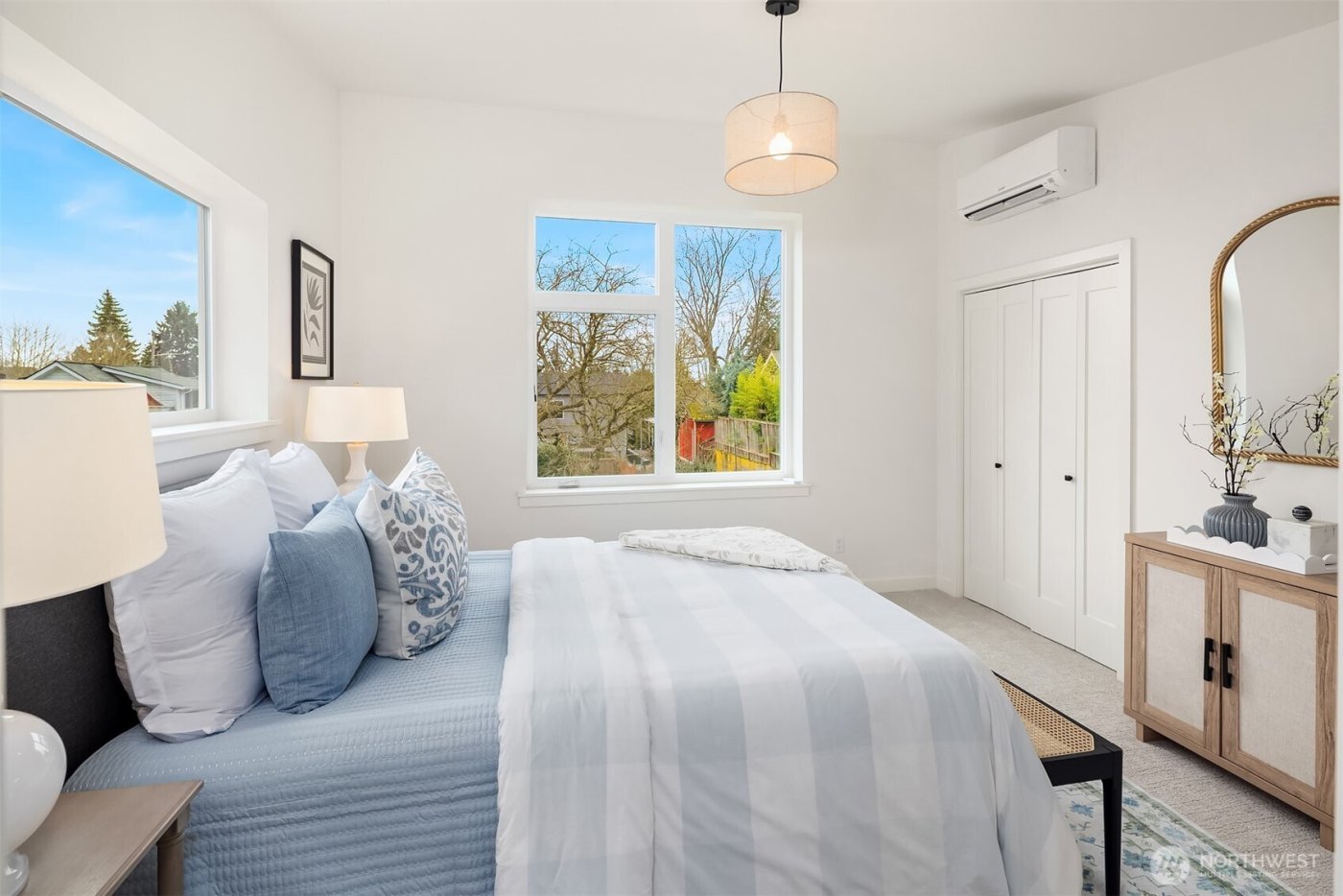 7521 12th Avenue NW, Seattle, WA 98117