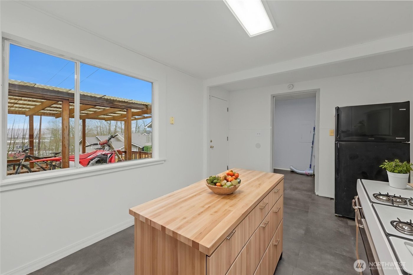 833 E Marine View Drive , Everett, WA 98201