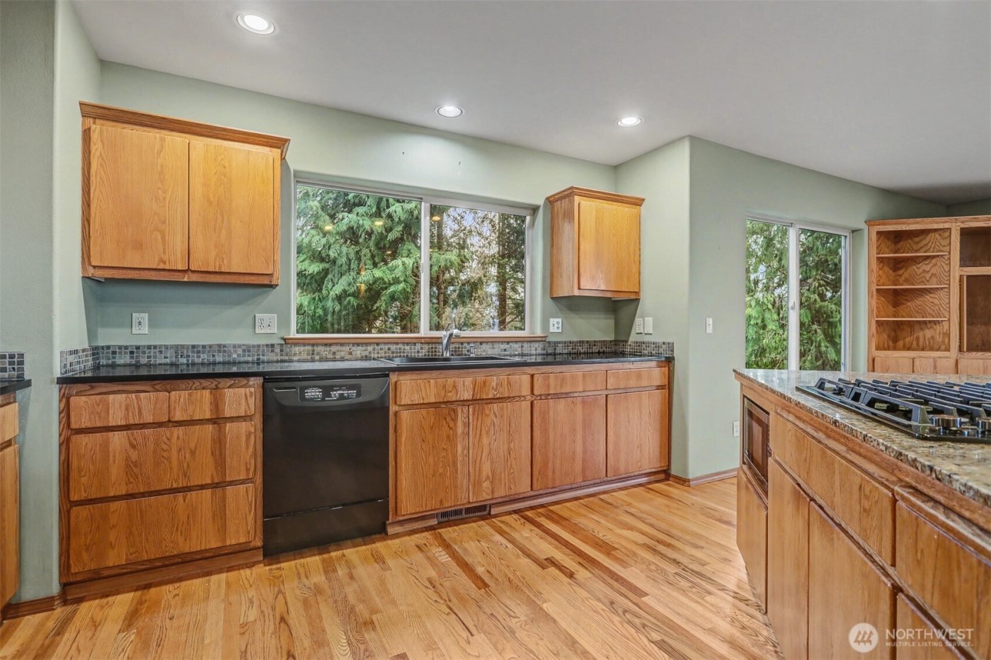 2710 Viewcrest Avenue , Everett, WA 98203