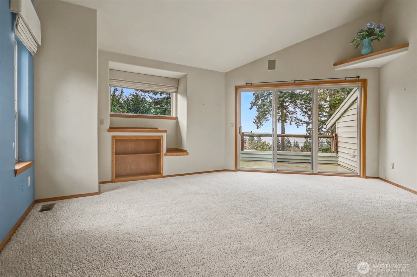 2710 Viewcrest Avenue , Everett, WA 98203