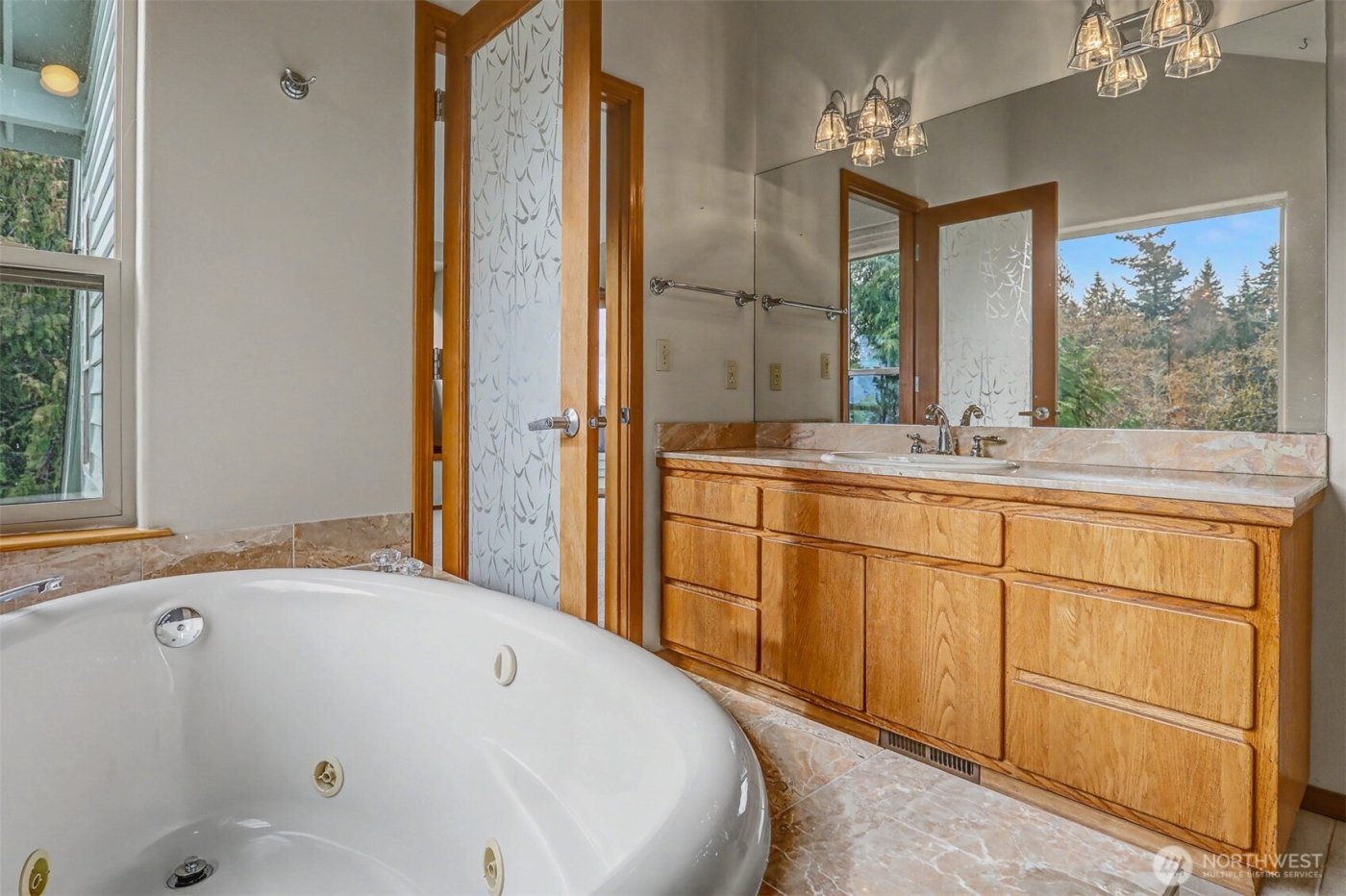 2710 Viewcrest Avenue , Everett, WA 98203