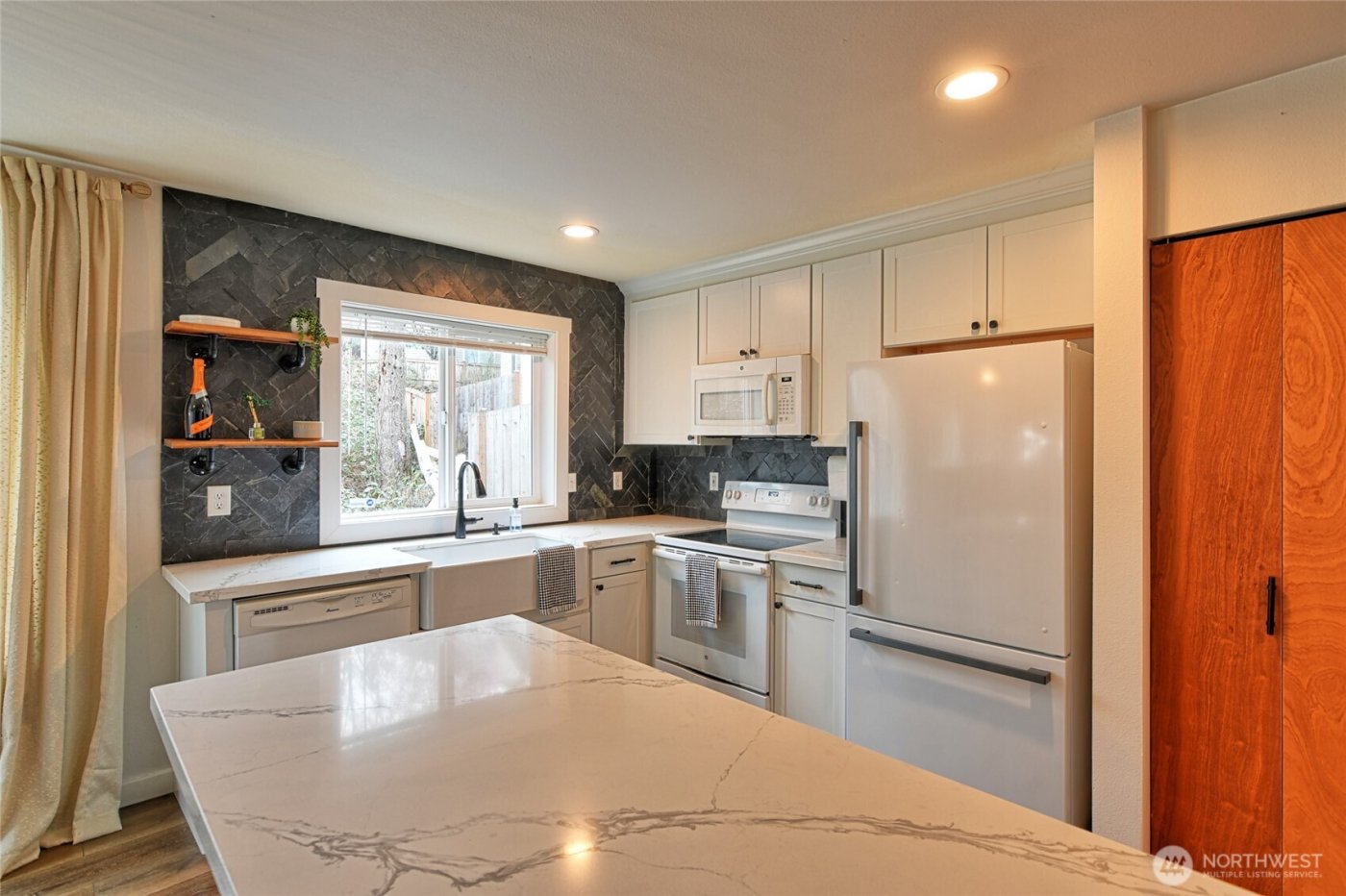 8833 1st Street NE #J-104, Lake Stevens, WA 98258