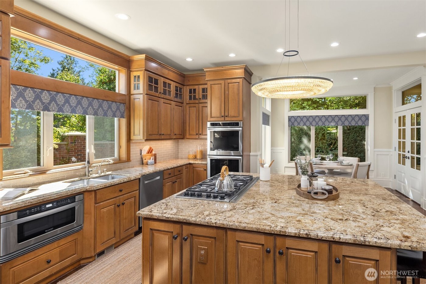 805 92nd Avenue NE, Bellevue, WA 98004