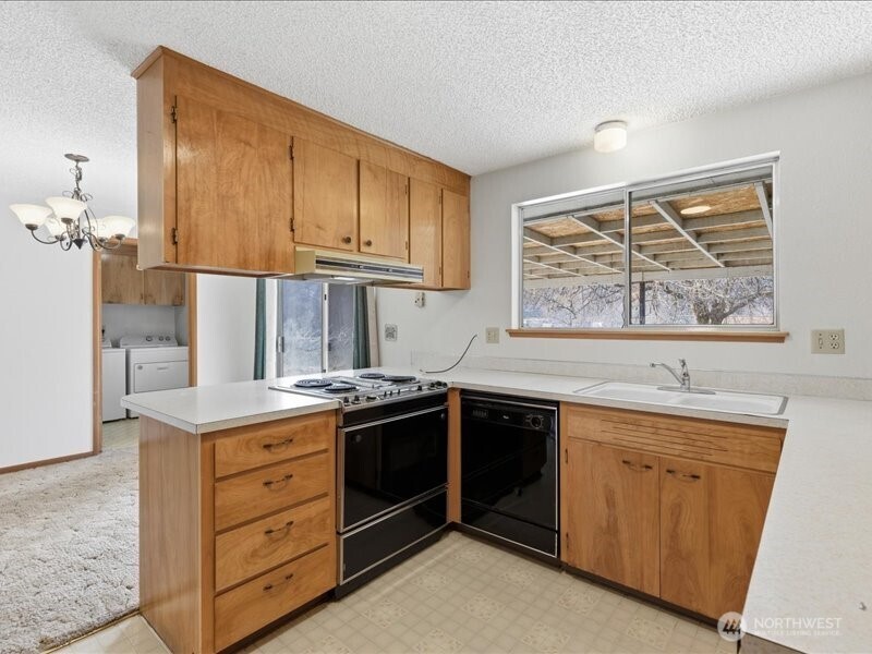 702 West Ridge Drive , Omak, WA 98841