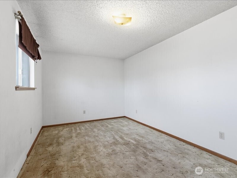 702 West Ridge Drive , Omak, WA 98841