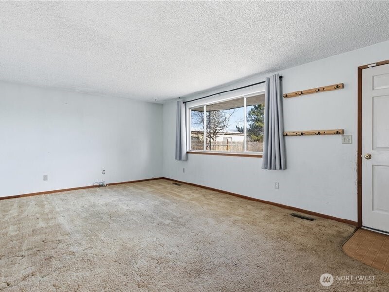 702 West Ridge Drive , Omak, WA 98841