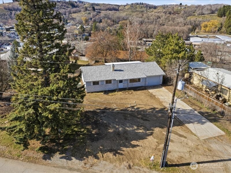 702 West Ridge Drive , Omak, WA 98841