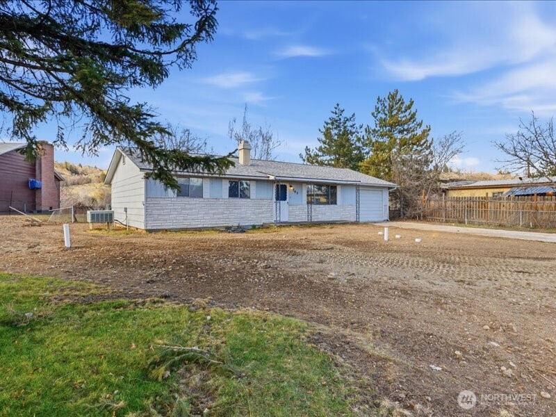702 West Ridge Drive , Omak, WA 98841