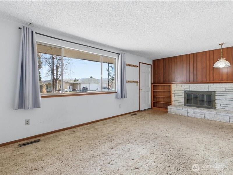 702 West Ridge Drive , Omak, WA 98841