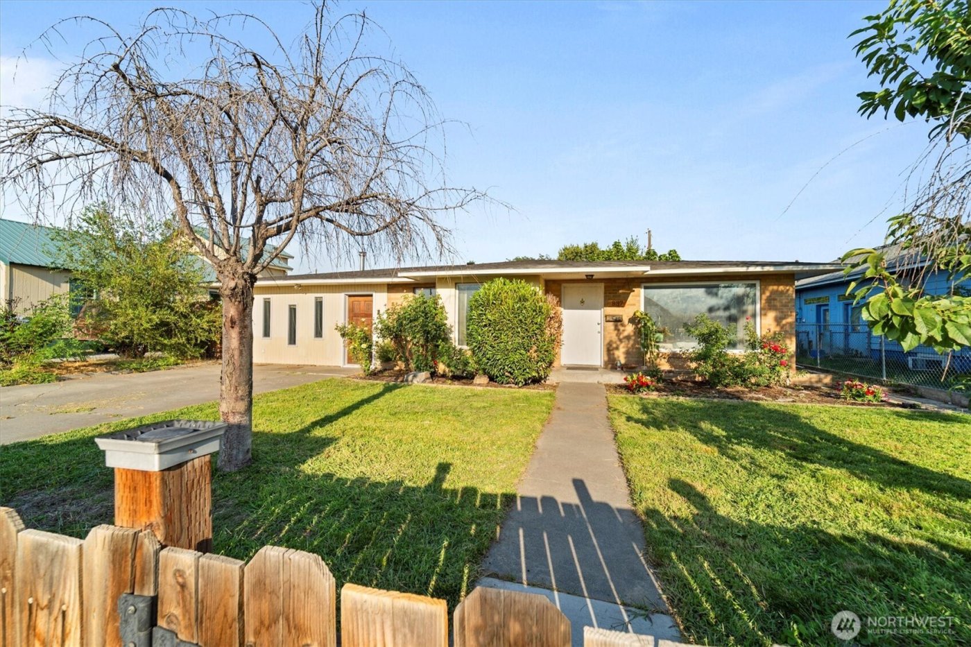 837 S Hawthorne Street , Kennewick, WA 99336