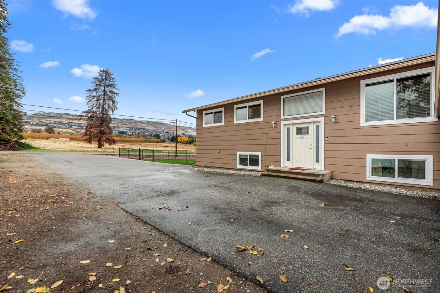 3010 NW Cascade Avenue , East Wenatchee, WA 98802