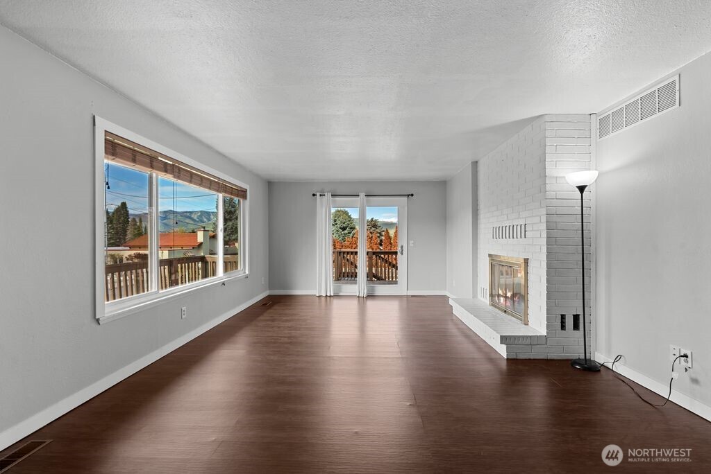 3010 NW Cascade Avenue , East Wenatchee, WA 98802