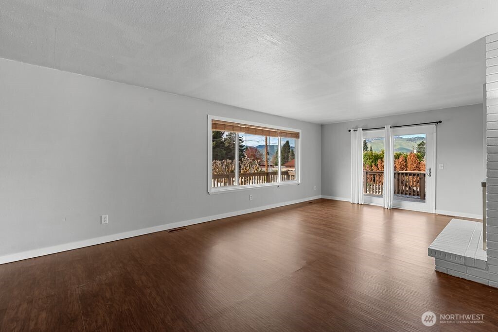 3010 NW Cascade Avenue , East Wenatchee, WA 98802