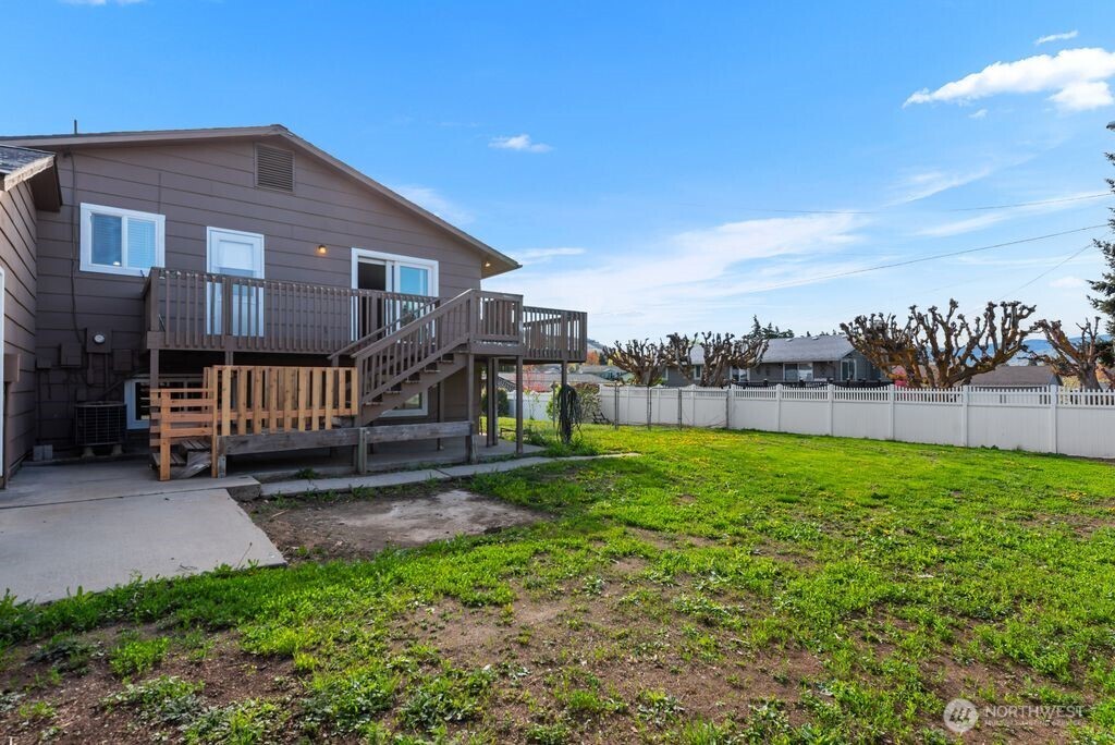 3010 NW Cascade Avenue , East Wenatchee, WA 98802