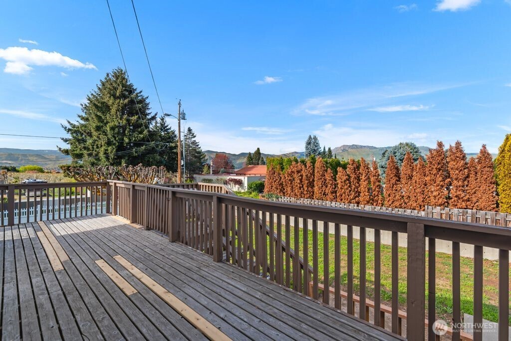 3010 NW Cascade Avenue , East Wenatchee, WA 98802