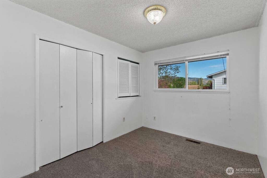 3010 NW Cascade Avenue , East Wenatchee, WA 98802