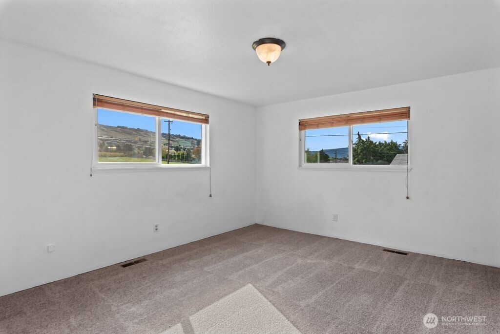 3010 NW Cascade Avenue , East Wenatchee, WA 98802