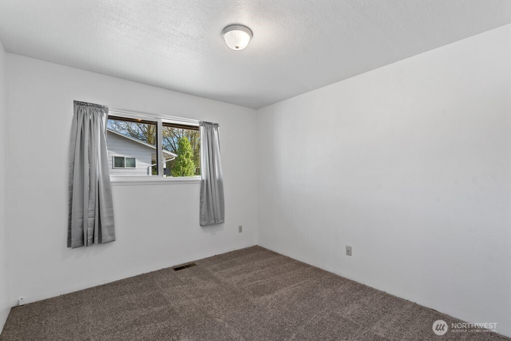 3010 NW Cascade Avenue , East Wenatchee, WA 98802