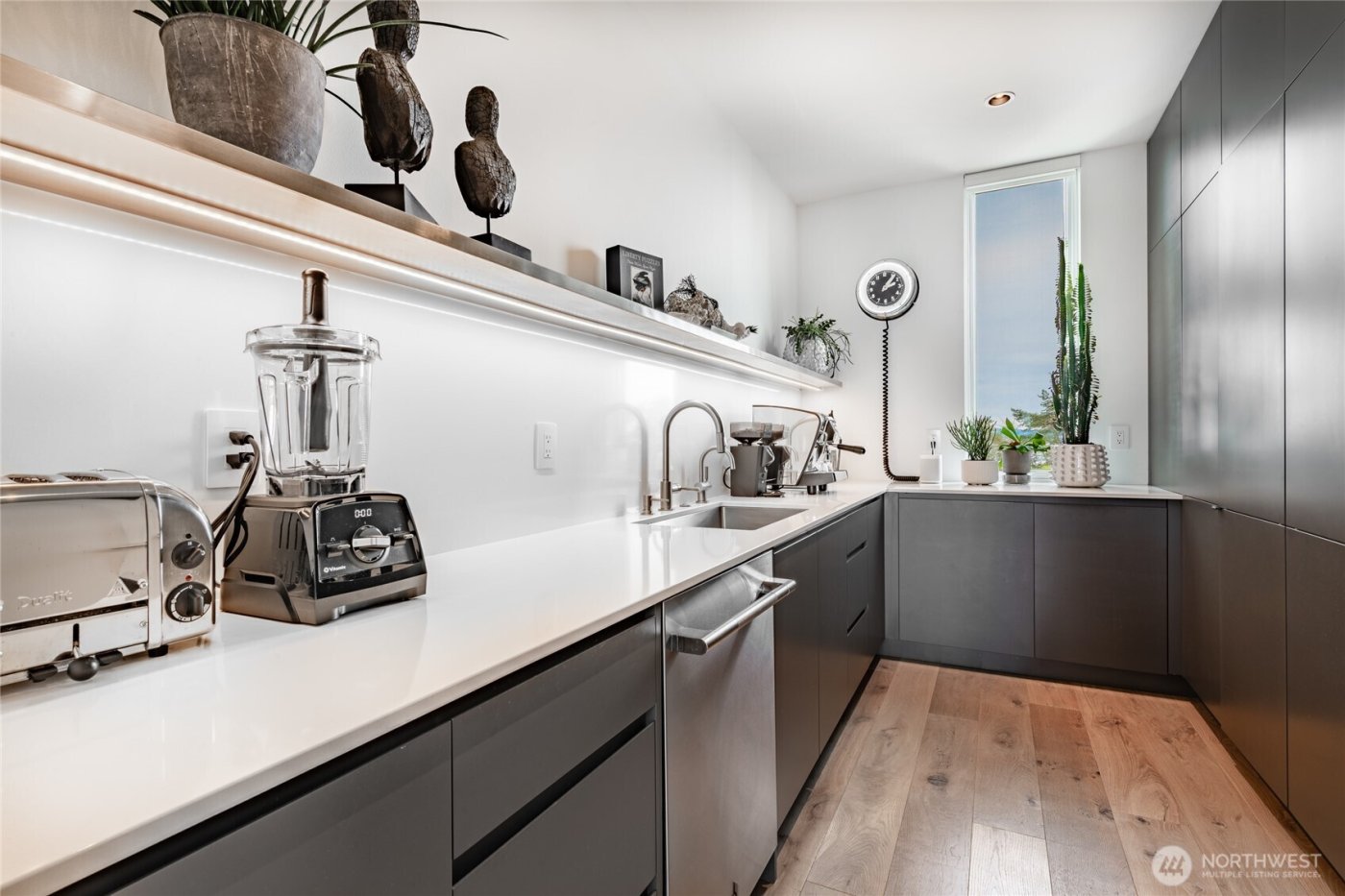 9545 Semiahmoo Parkway #201, Blaine, WA 98230