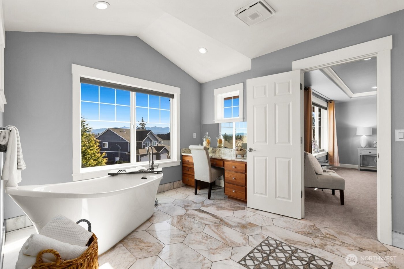 21804 Quiet Water Loop , Lake Tapps, WA 98391