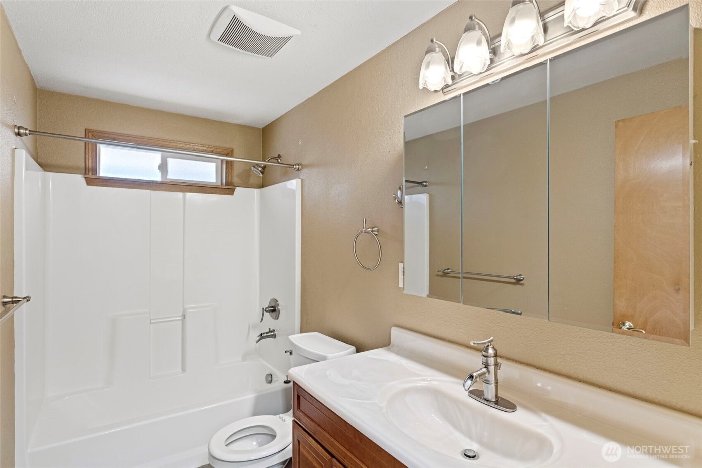 23829 SE 208th St , Maple Valley, WA 98038