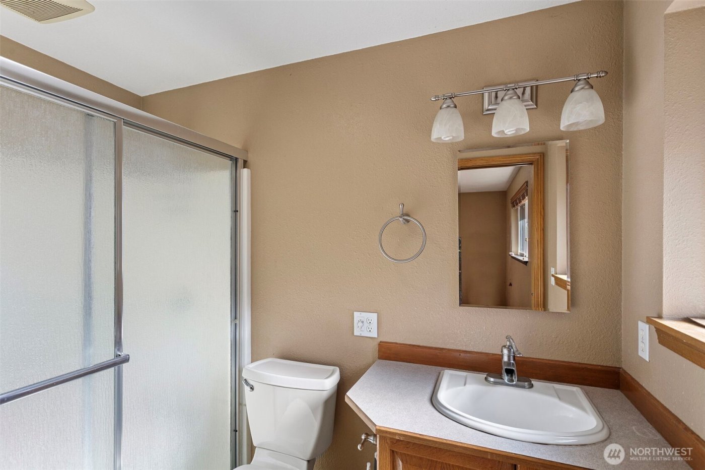 23829 SE 208th St , Maple Valley, WA 98038