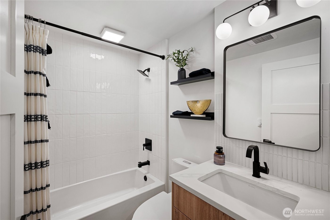 7106 32nd Avenue SW, Seattle, WA 98126