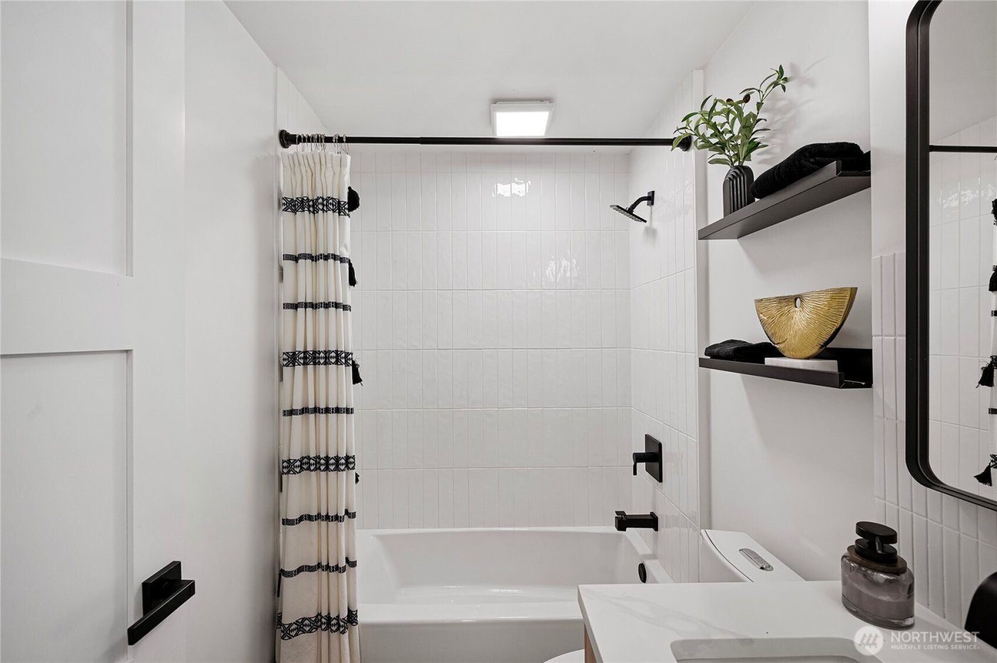 7106 32nd Avenue SW, Seattle, WA 98126