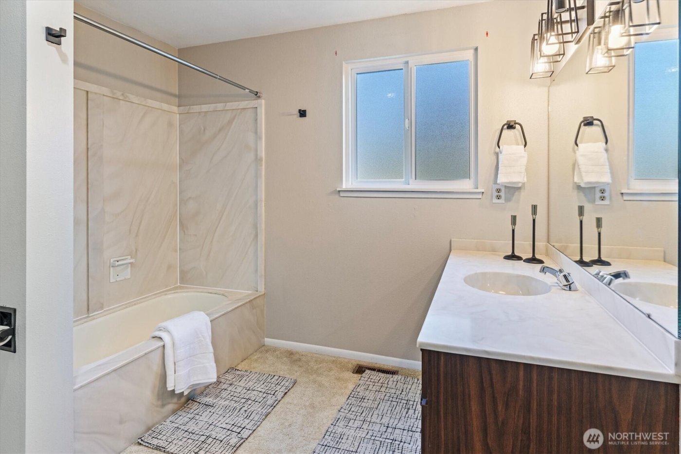 7916 19th St W , Tacoma, WA 98466