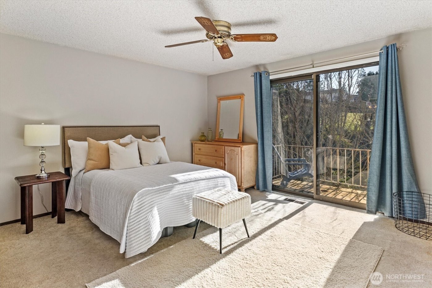 7916 19th St W , Tacoma, WA 98466