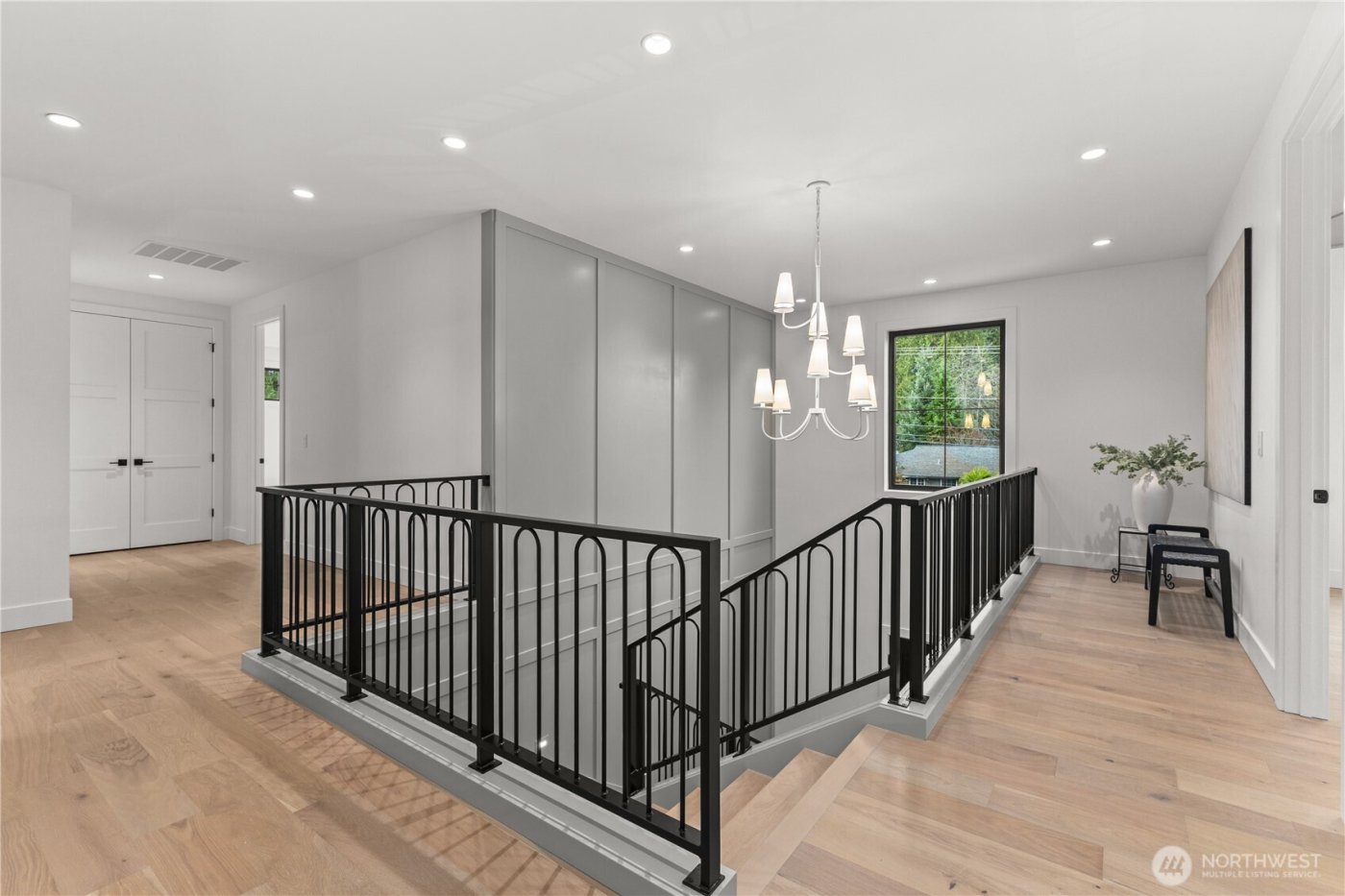 10789 SE 10th Street , Bellevue, WA 98004