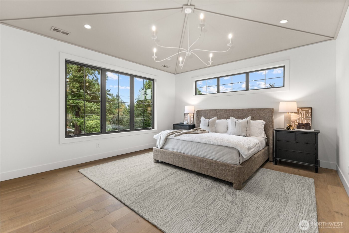 10789 SE 10th Street , Bellevue, WA 98004