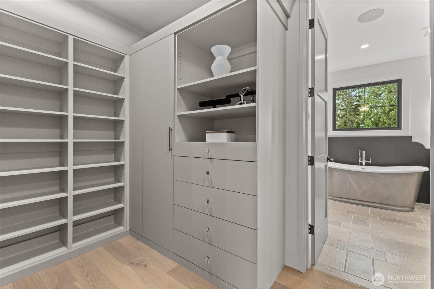 10789 SE 10th Street , Bellevue, WA 98004