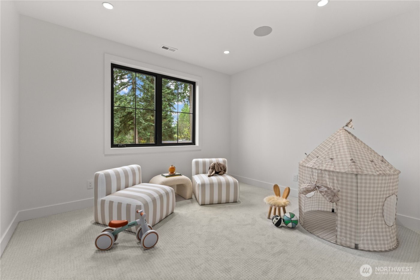 10789 SE 10th Street , Bellevue, WA 98004