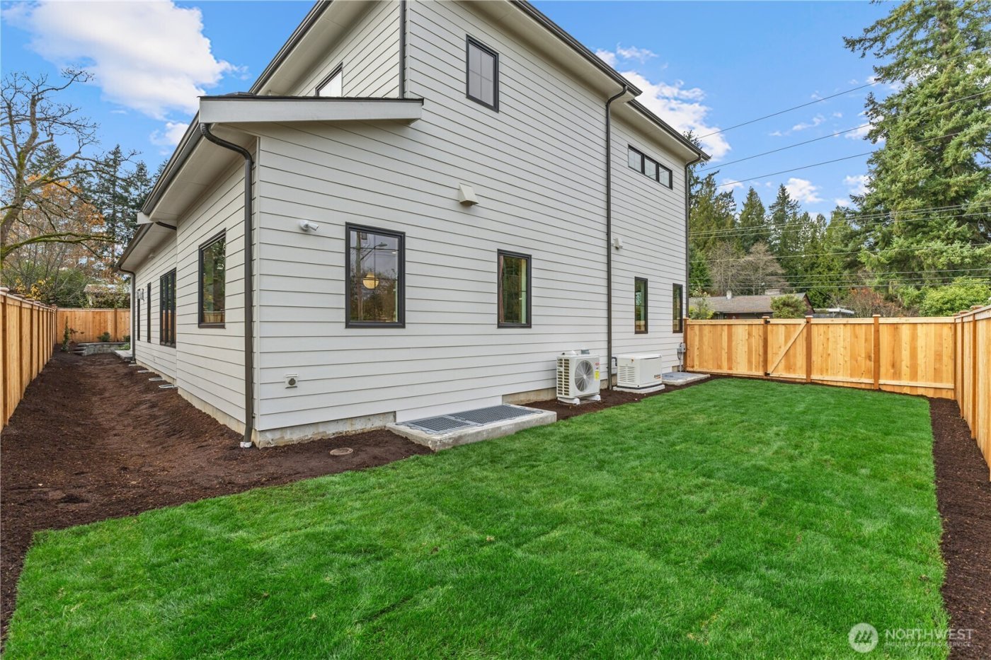 10789 SE 10th Street , Bellevue, WA 98004