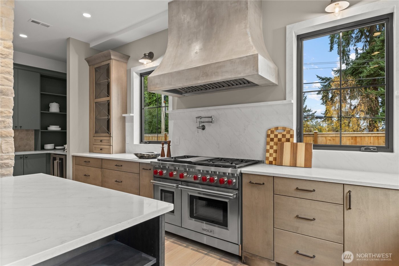 10789 SE 10th Street , Bellevue, WA 98004