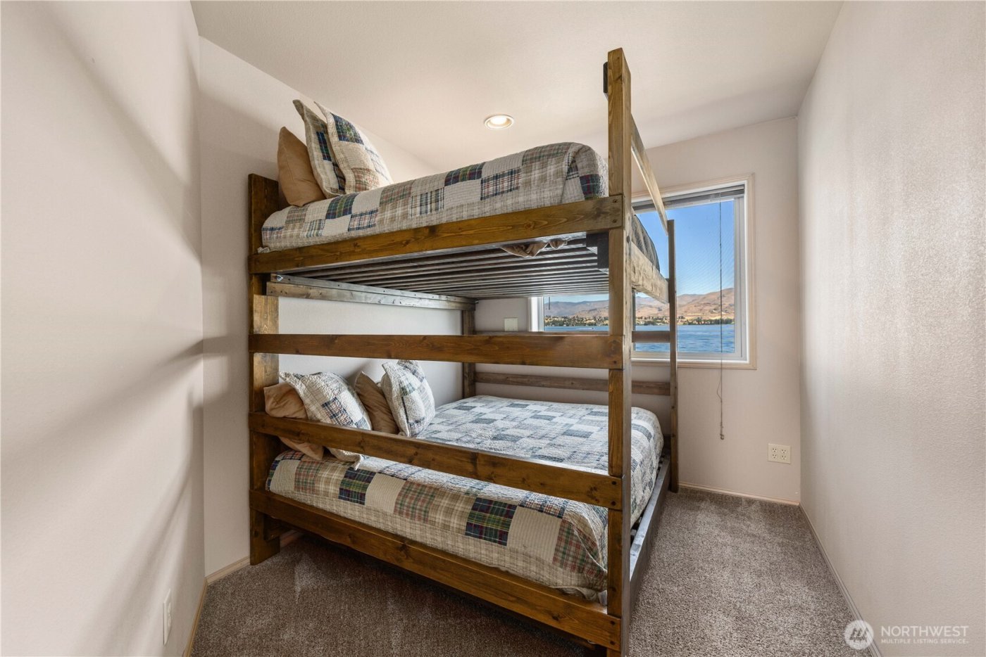 3150 S Lakeshore Road , Chelan, WA 98816