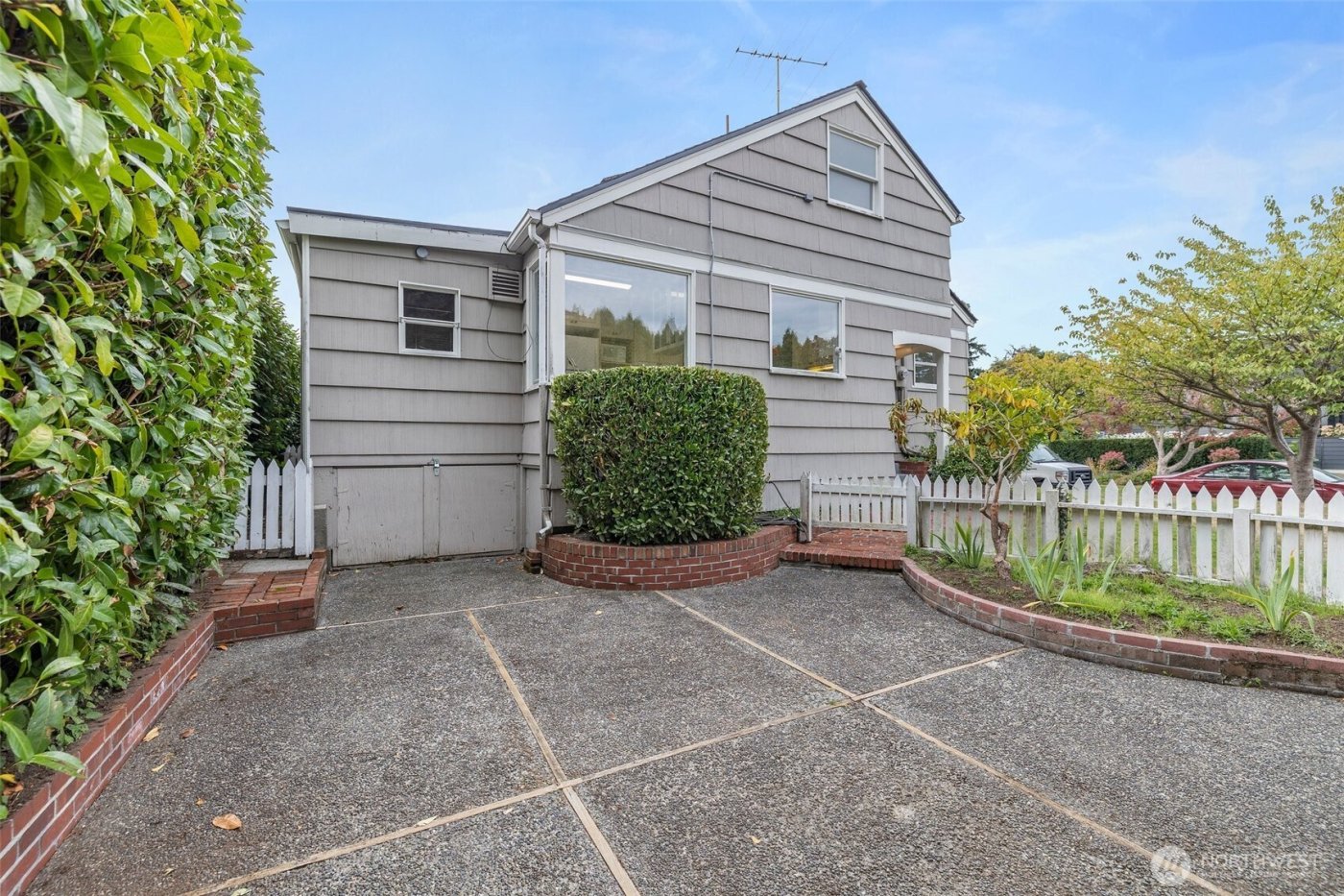2926 W Blaine Street , Seattle, WA 98199