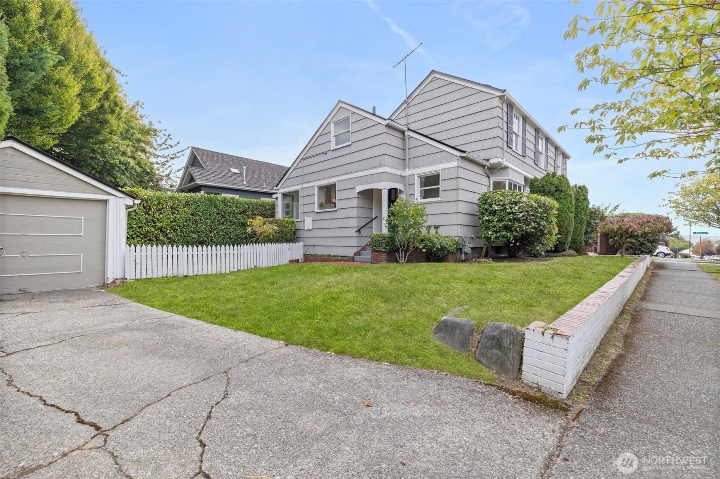2926 W Blaine Street , Seattle, WA 98199